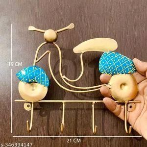 Vintage-Style Scooter Metal Key Hanger Decor